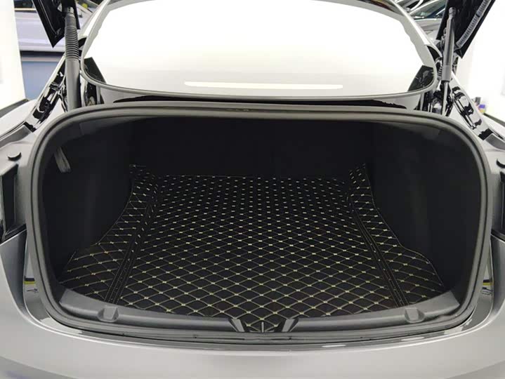 Фото 4 - Tesla Model 3