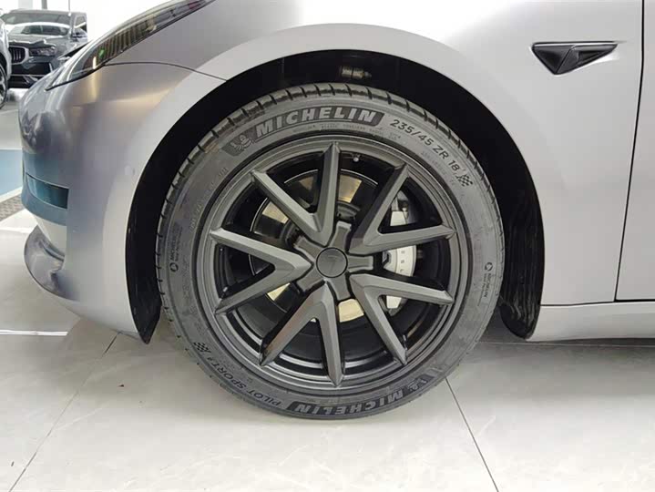 Фото 6 - Tesla Model 3