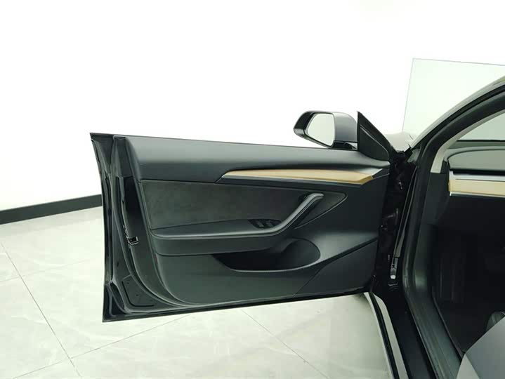 Фото 7 - Tesla Model 3