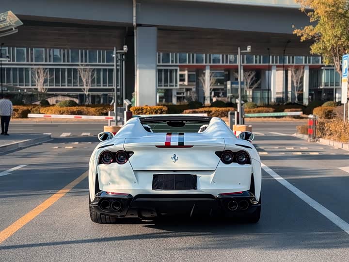 Фото 7 - Ferrari 812