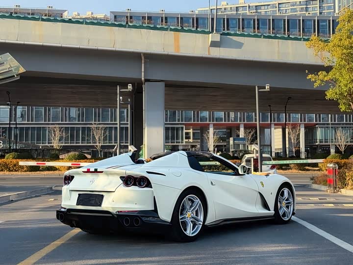 Фото 8 - Ferrari 812