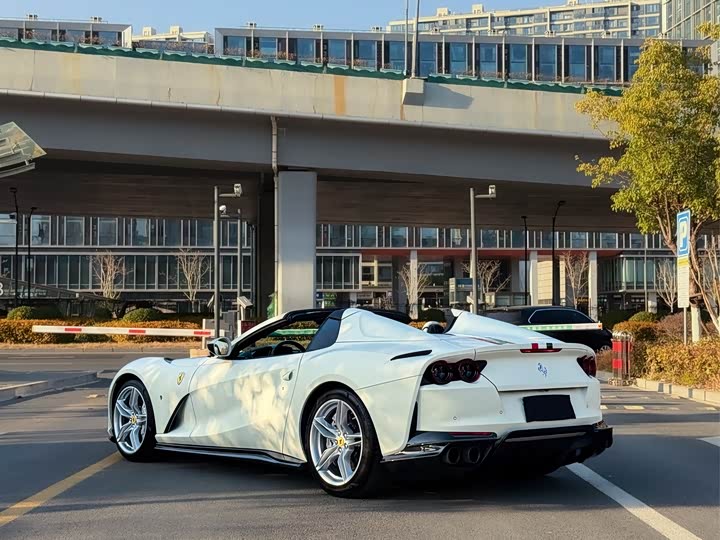 Фото 9 - Ferrari 812