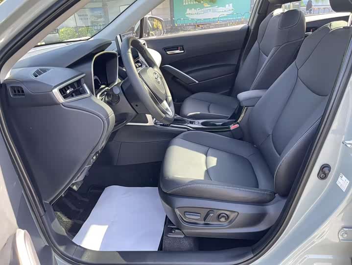 Фото 8 - Toyota Corolla Cross