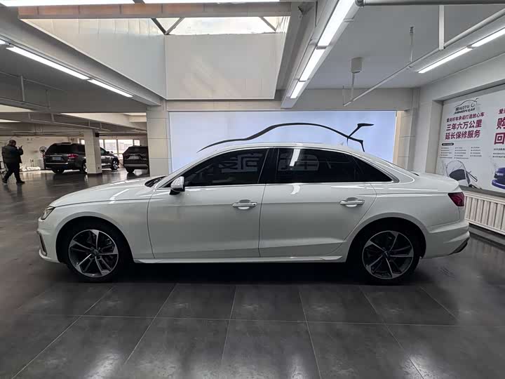 Фото 4 - Audi A4L