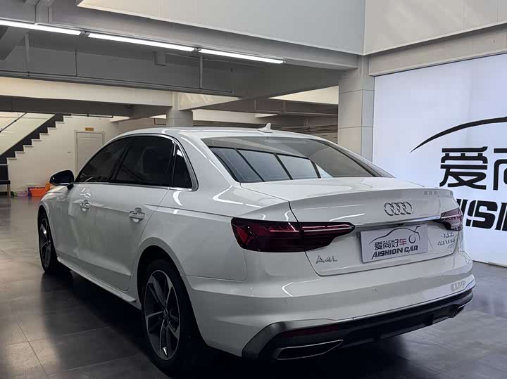 Фото 5 - Audi A4L