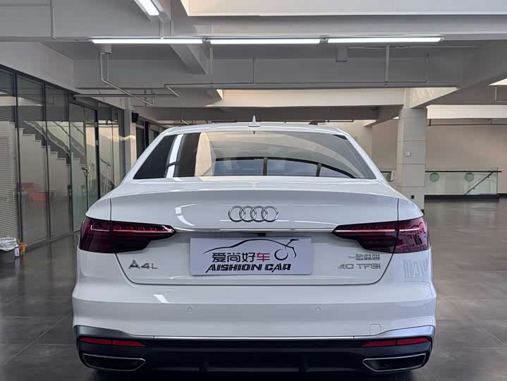 Фото 6 - Audi A4L