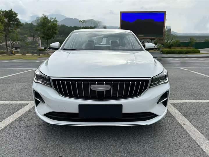 Фото 2 - Geely Emgrand