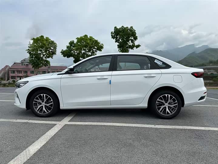 Фото 8 - Geely Emgrand