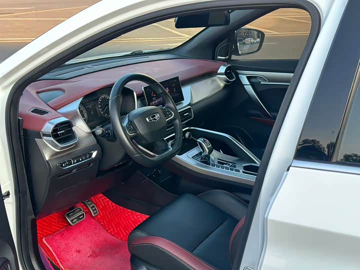 Фото 4 - Geely Coolray