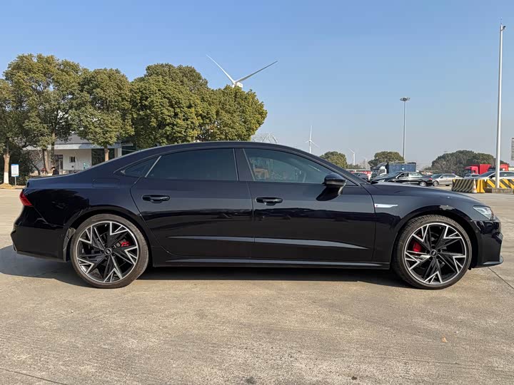 Фото 4 - Audi A7L