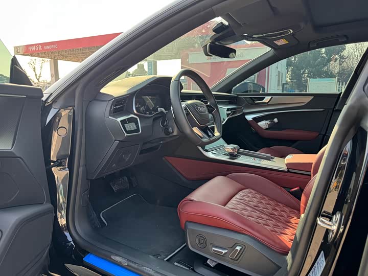 Фото 6 - Audi A7L