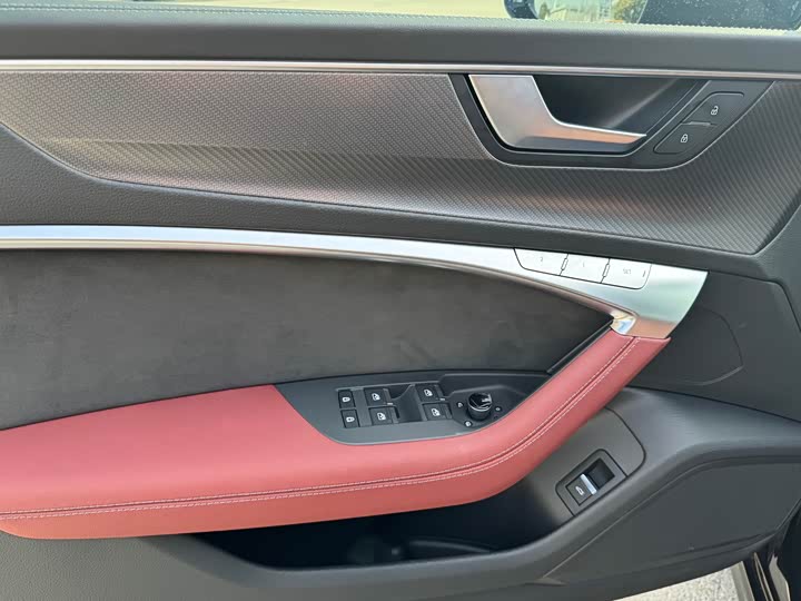 Фото 7 - Audi A7L