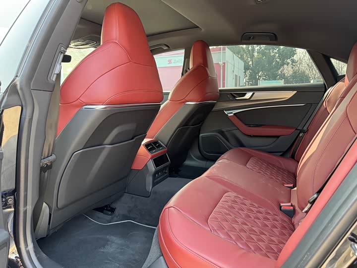 Фото 8 - Audi A7L