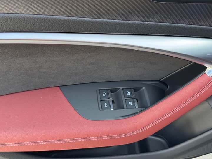 Фото 9 - Audi A7L