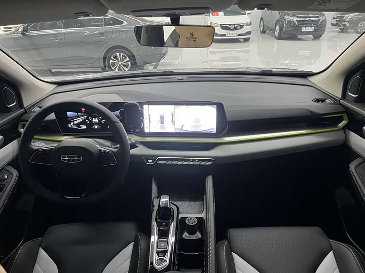 Фото 7 - Geely Coolray