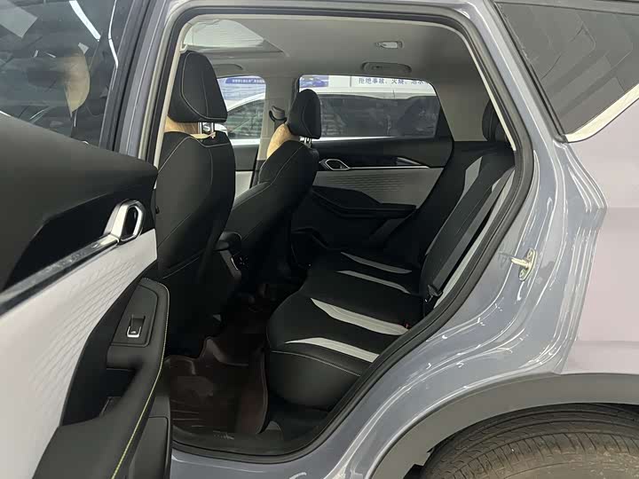 Фото 9 - Geely Coolray