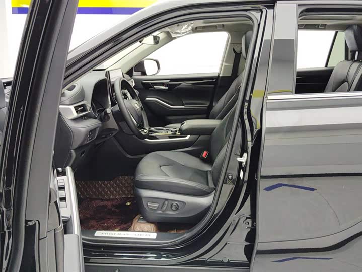 Фото 9 - Toyota Highlander