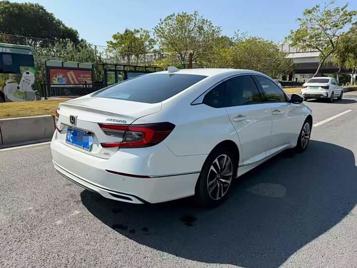 Фото 4 - Honda Accord