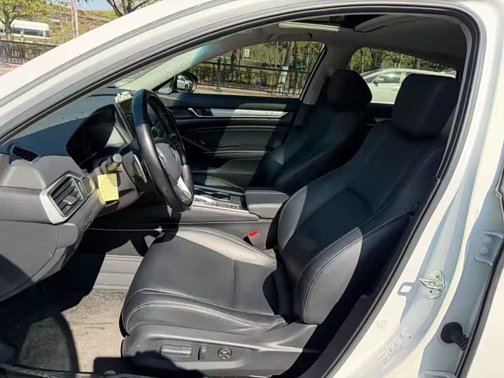 Фото 6 - Honda Accord