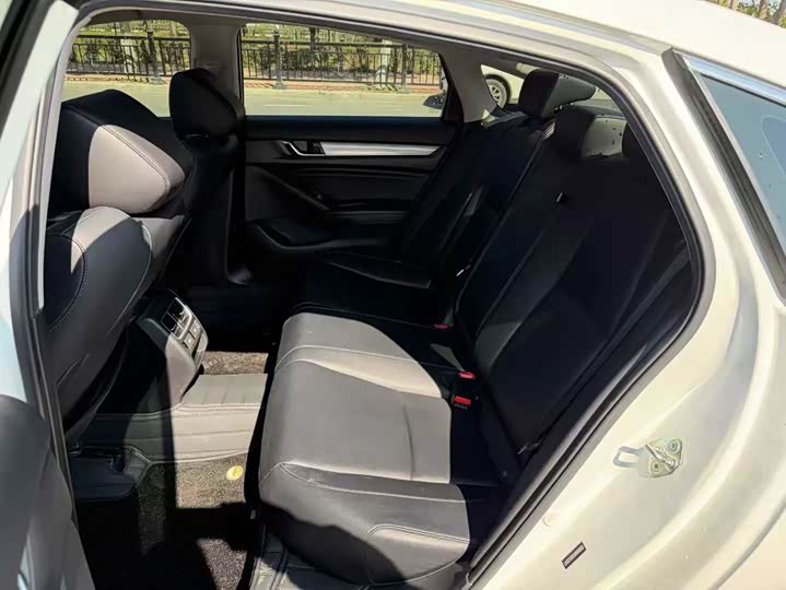 Фото 7 - Honda Accord