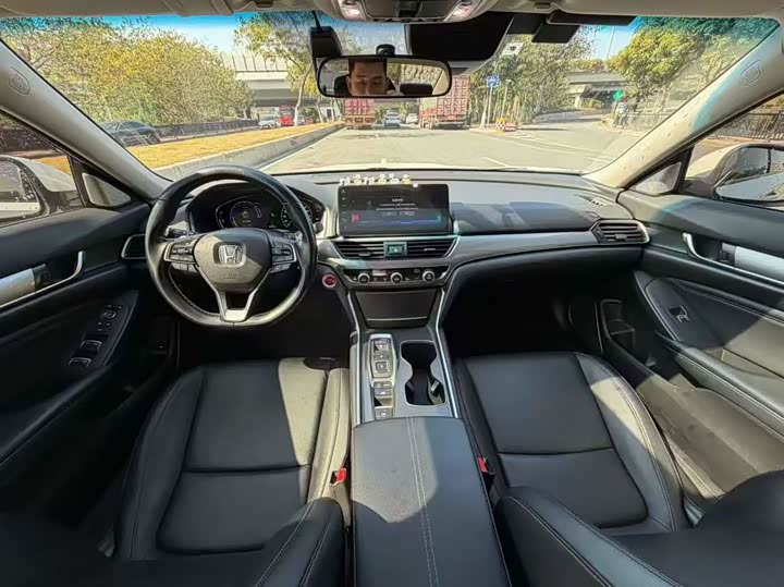 Фото 9 - Honda Accord