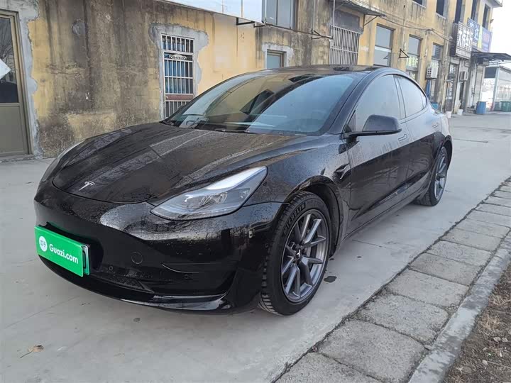 Фото 2 - Tesla Model 3
