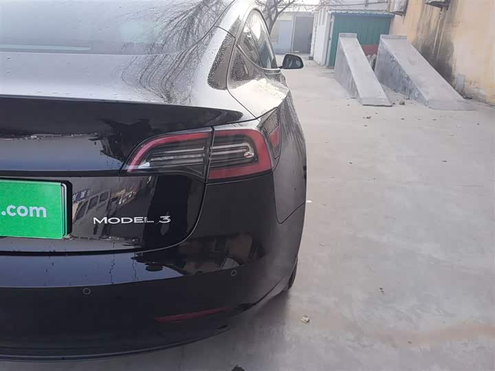 Фото 8 - Tesla Model 3