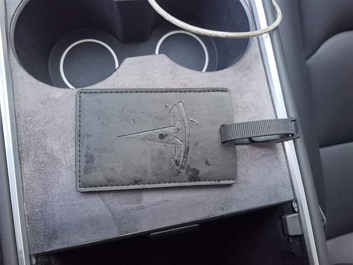 Фото 9 - Tesla Model 3