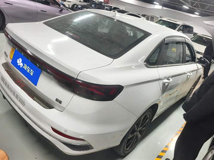 Фото 3 - Geely Emgrand