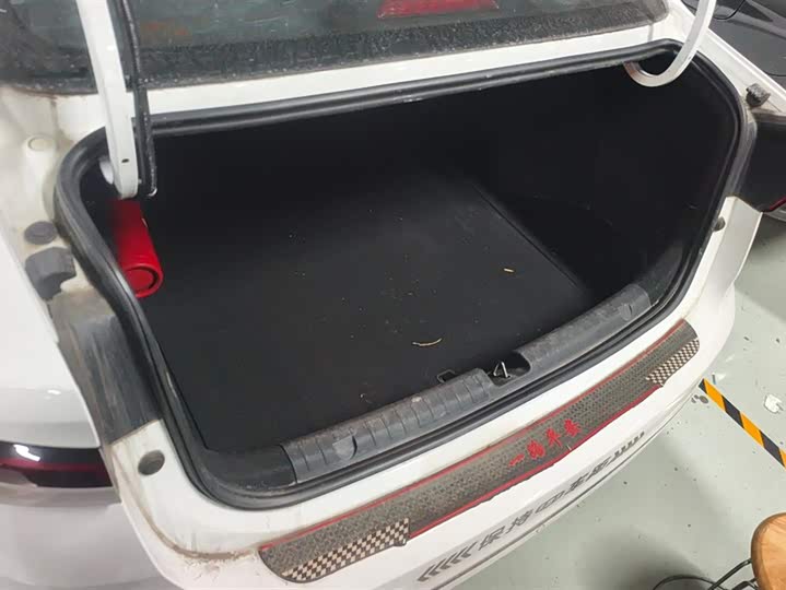 Фото 4 - Geely Emgrand