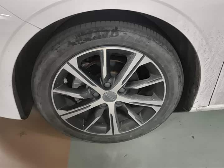 Фото 6 - Geely Emgrand