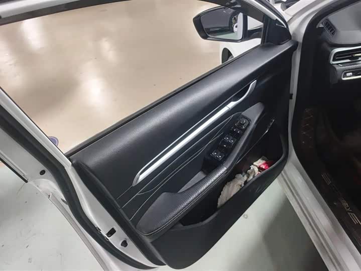 Фото 7 - Geely Emgrand