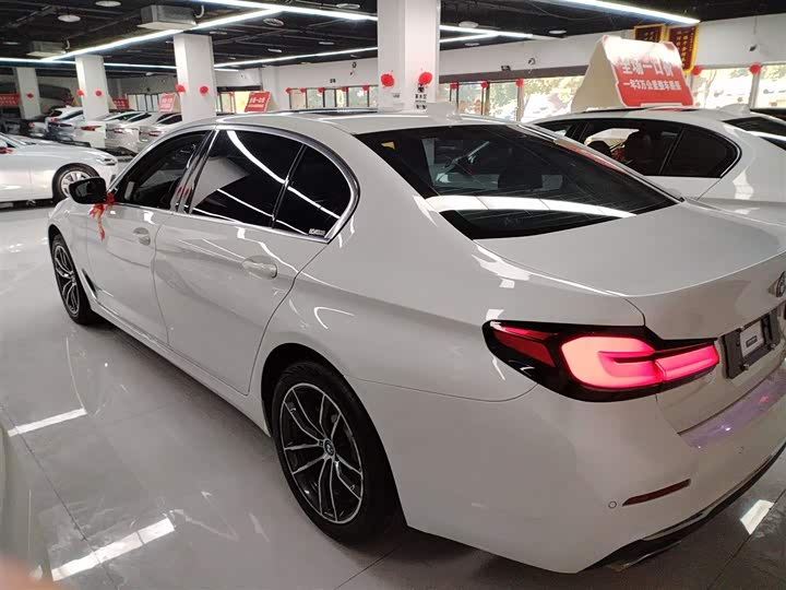 Фото 5 - BMW 5 Series