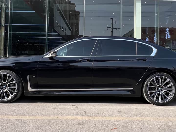 Фото 3 - BMW 7 Series