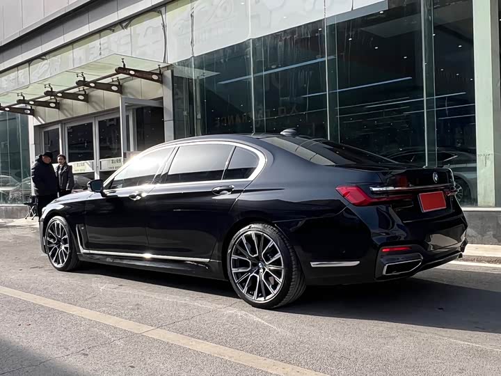 Фото 4 - BMW 7 Series