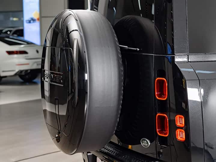 Фото 9 - Land Rover Defender