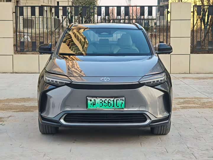 Фото 2 - Toyota bZ4X