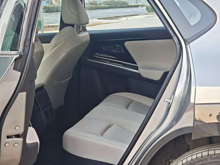 Фото 5 - Toyota bZ4X