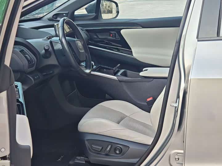 Фото 6 - Toyota bZ4X