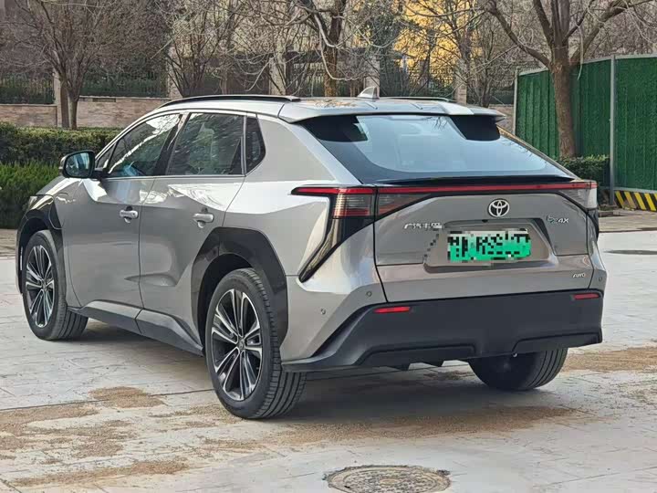 Фото 7 - Toyota bZ4X