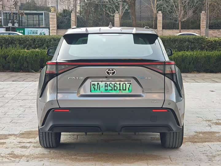 Фото 8 - Toyota bZ4X