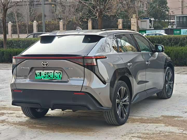 Фото 9 - Toyota bZ4X