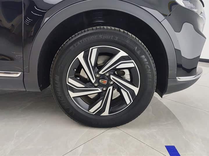 Фото 6 - Hongqi HS5