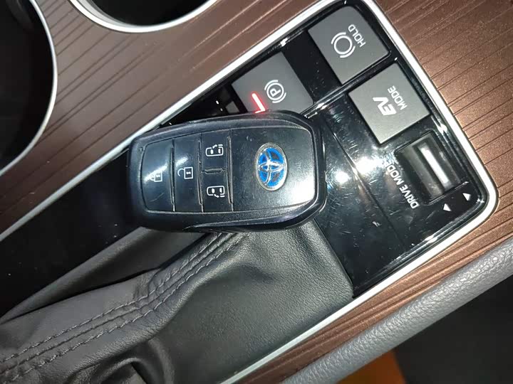 Фото 9 - Toyota Sienna