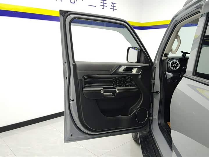 Фото 7 - Tank 300