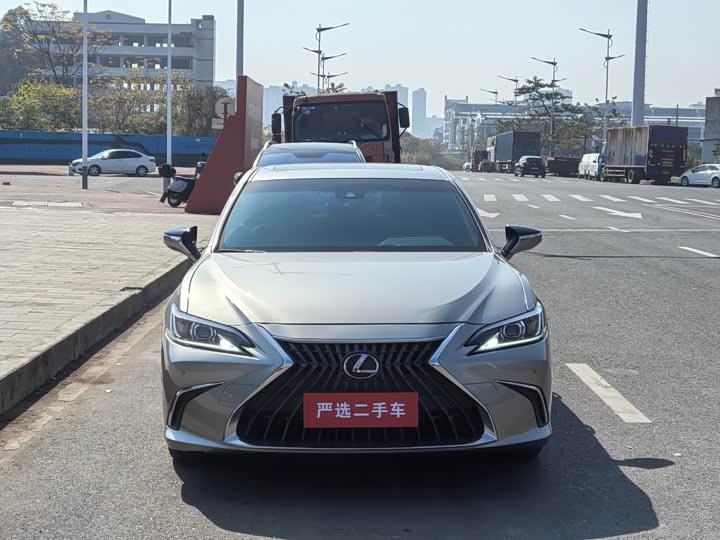 Фото 2 - Lexus ES