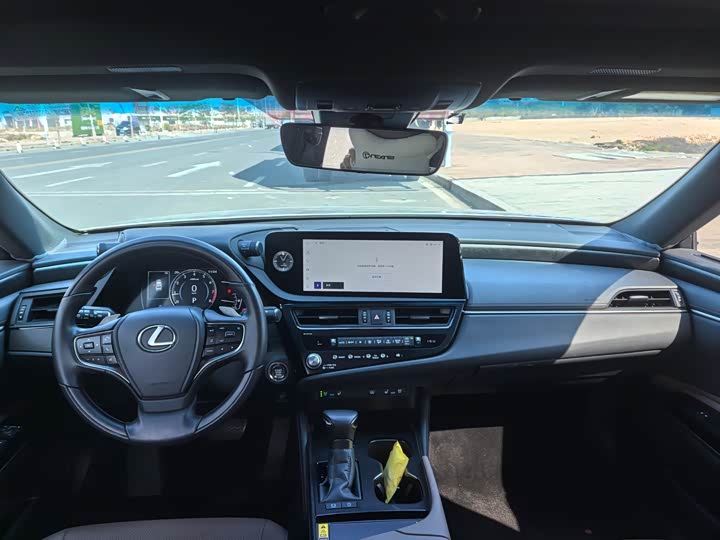 Фото 3 - Lexus ES