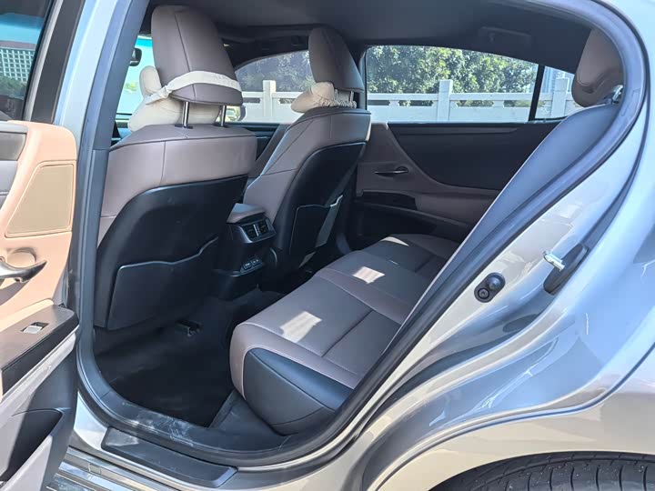 Фото 4 - Lexus ES