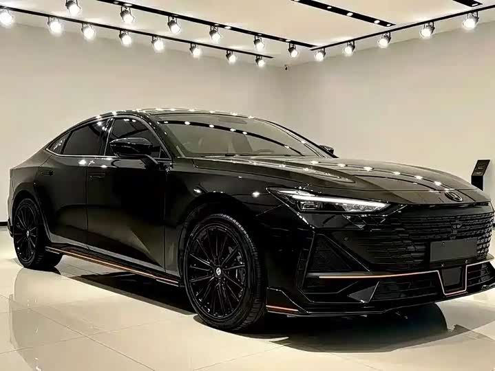 Фото 2 - Changan UNI-V