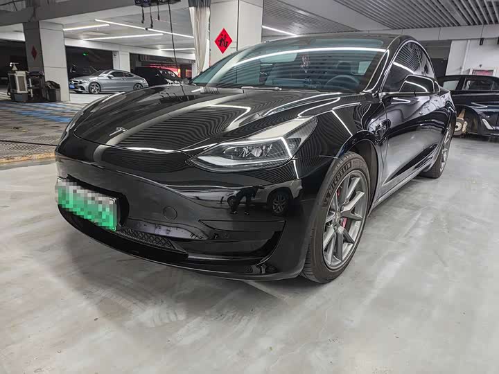 Фото 1 - Tesla Model 3